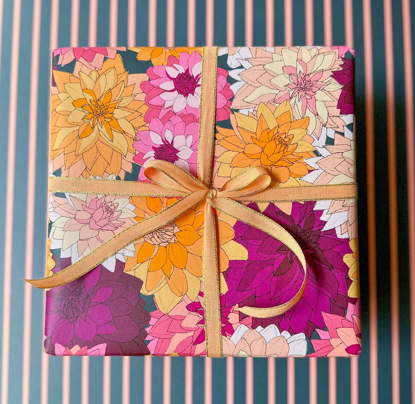 Dahlias Wrapping Paper: Rolls of 3 Sheets