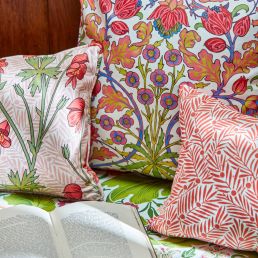 Hyacinth Cosmo Pink fabric - Morris & Co